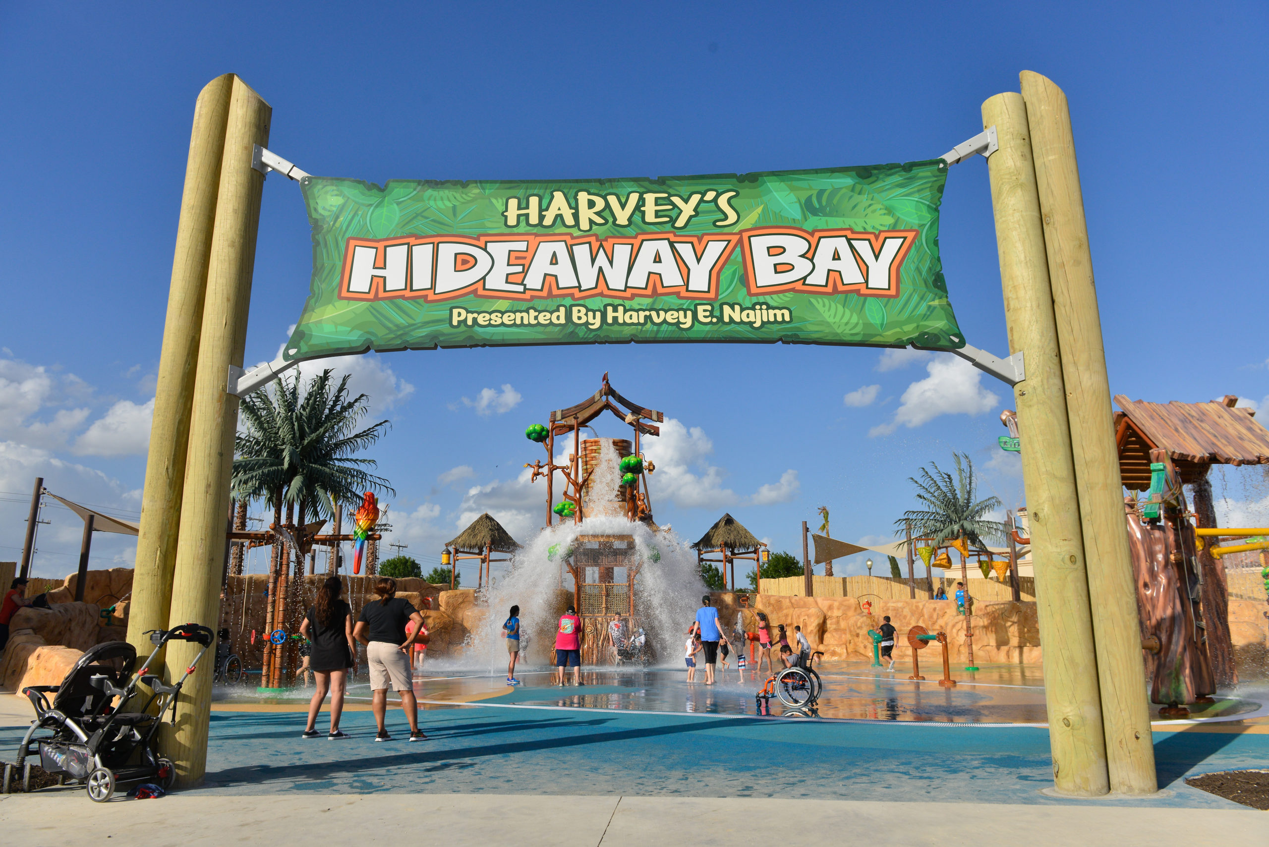 Entrance at Harveys Hideaway Bay